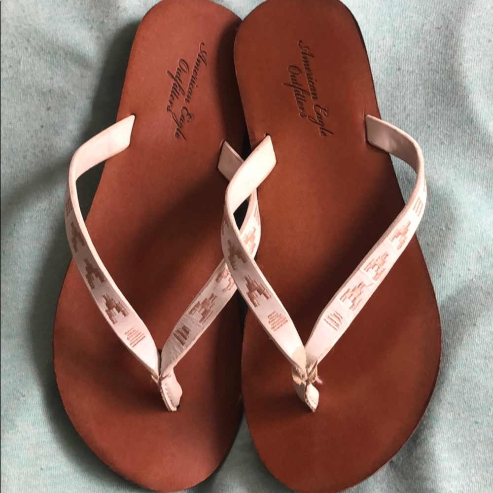 🌞 American Eagle Flip Flops